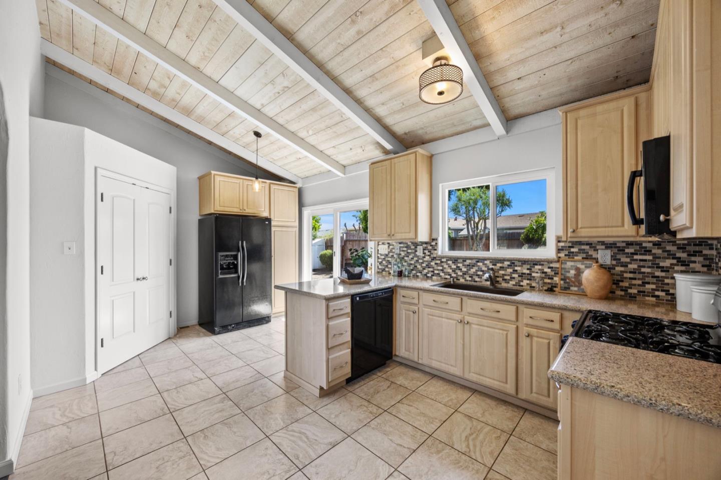 9310 Canyon Oak Road Salinas, CA 93907 - Photo 16 of 81