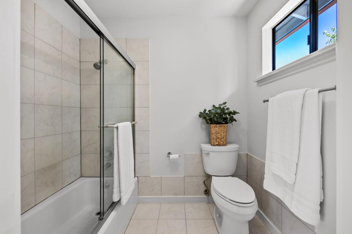 9310 Canyon Oak Road Salinas, CA 93907 - Photo 46 of 81 a bathroom with a toilet and a shower