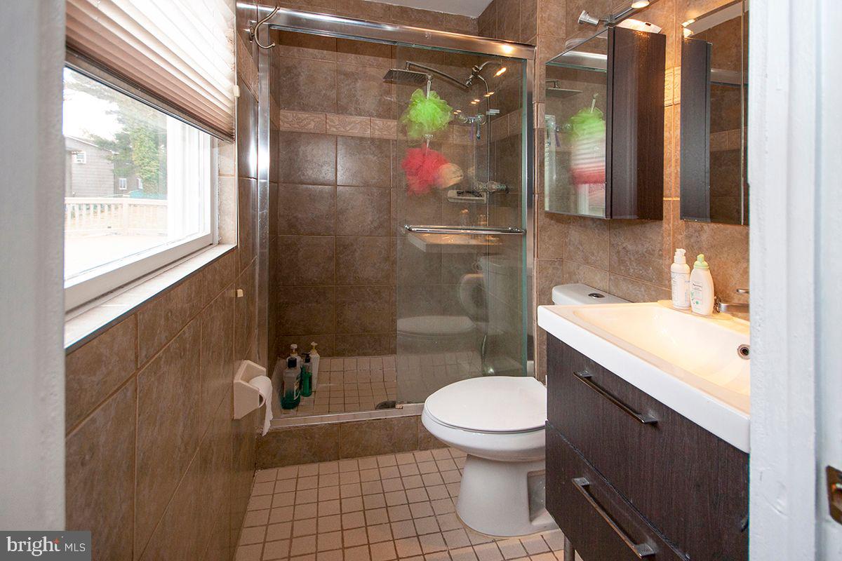 14 Clemson Road Cherry Hill, NJ 08034 - Photo 23 of 35 Master Bath: Upgraded Shower Stall