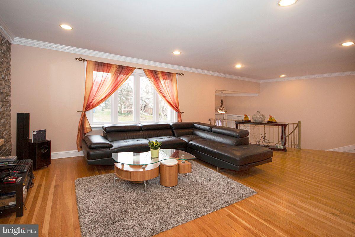 14 Clemson Road Cherry Hill, NJ 08034 - Photo 4 of 35 Living Room: H/W floors, Crown Mold, Recs'd Lightg