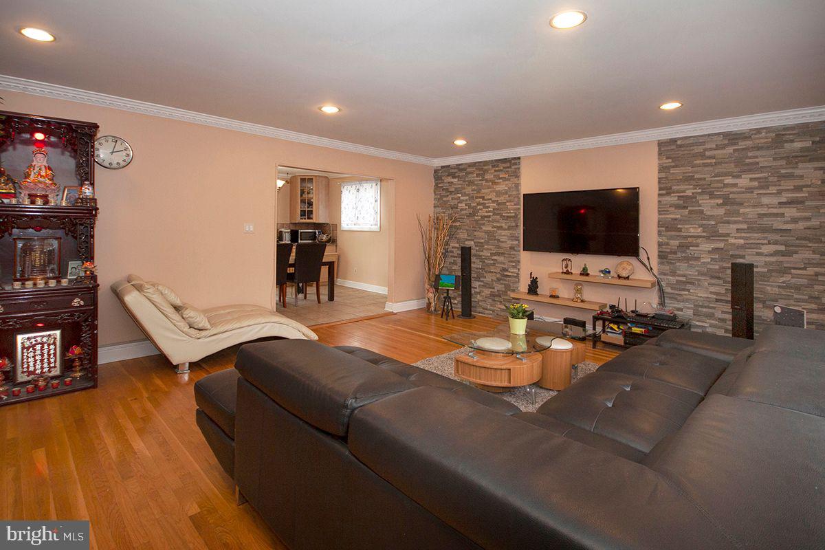 14 Clemson Road Cherry Hill, NJ 08034 - Photo 6 of 35 Living Room: H/W floors, Crown Mold, Recs'd Lightg