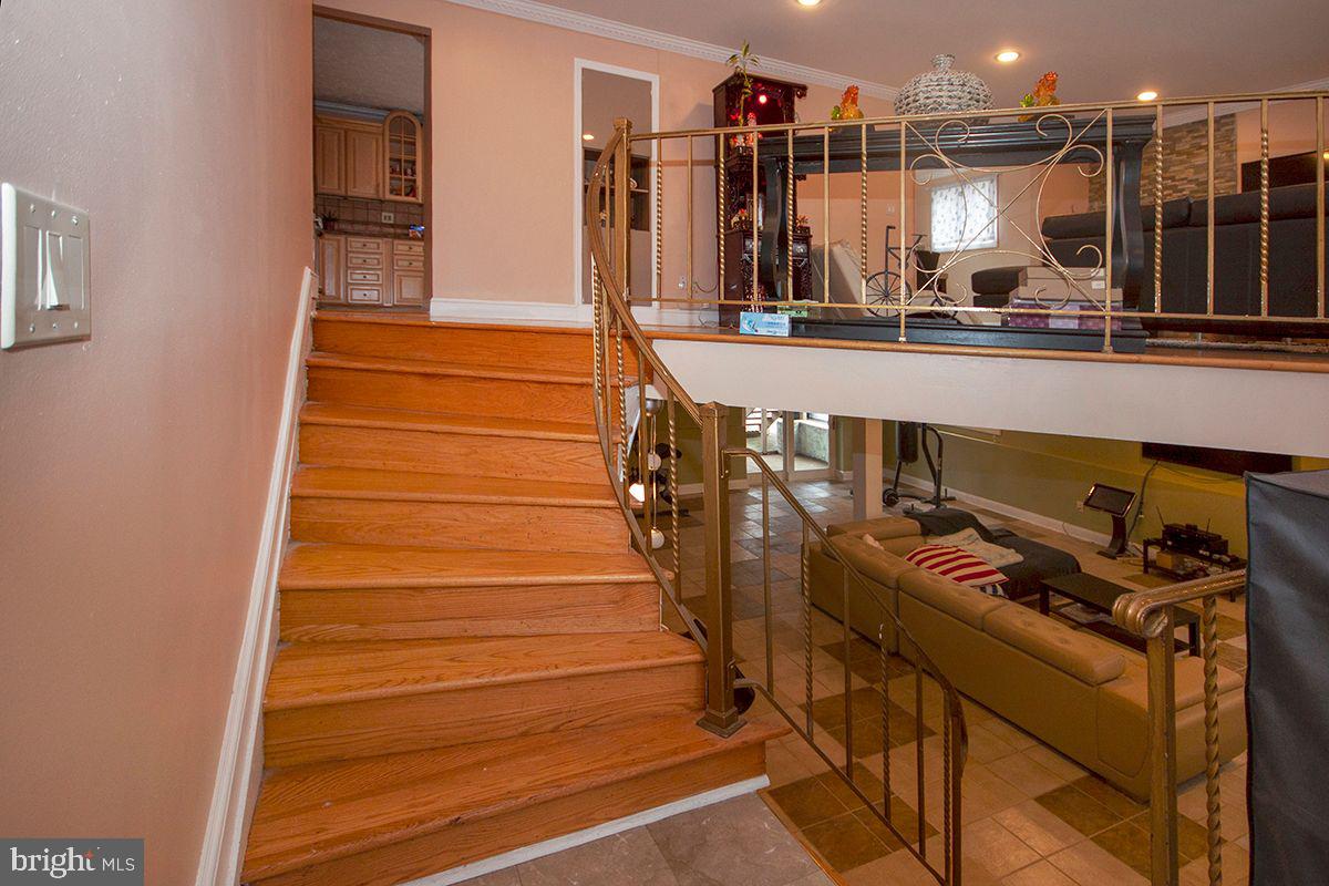 14 Clemson Road Cherry Hill, NJ 08034 - Photo 8 of 35 Curved Staircase