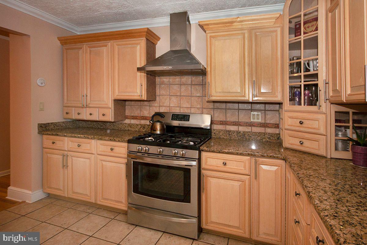 14 Clemson Road Cherry Hill, NJ 08034 - Photo 10 of 35 Kitchen: Stainless Steel Appliances