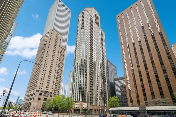 $279,900 | 222 North Columbus Drive, Unit 3307, Chicago, IL 60601