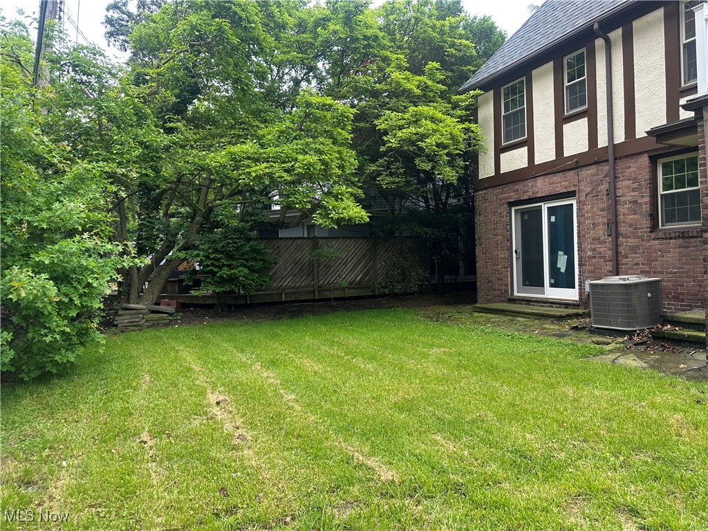 13707 Drexmore Road Cleveland, OH 44120 - Photo 34 of 35 View of yard