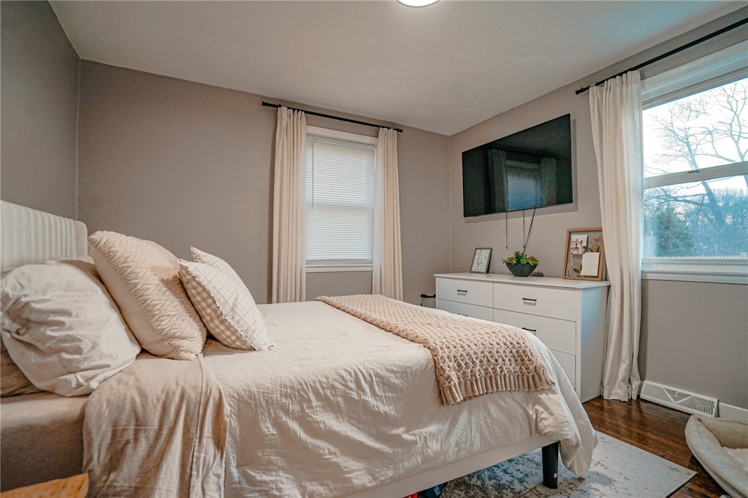 27 Winifred Avenue Warwick, RI 02889 - Photo 14 of 31