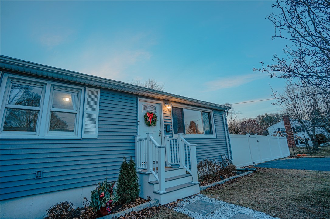 27 Winifred Avenue Warwick, RI 02889 - Photo 2 of 31