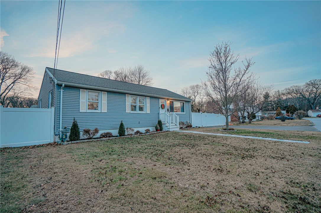 27 Winifred Avenue Warwick, RI 02889 - Photo 3 of 31