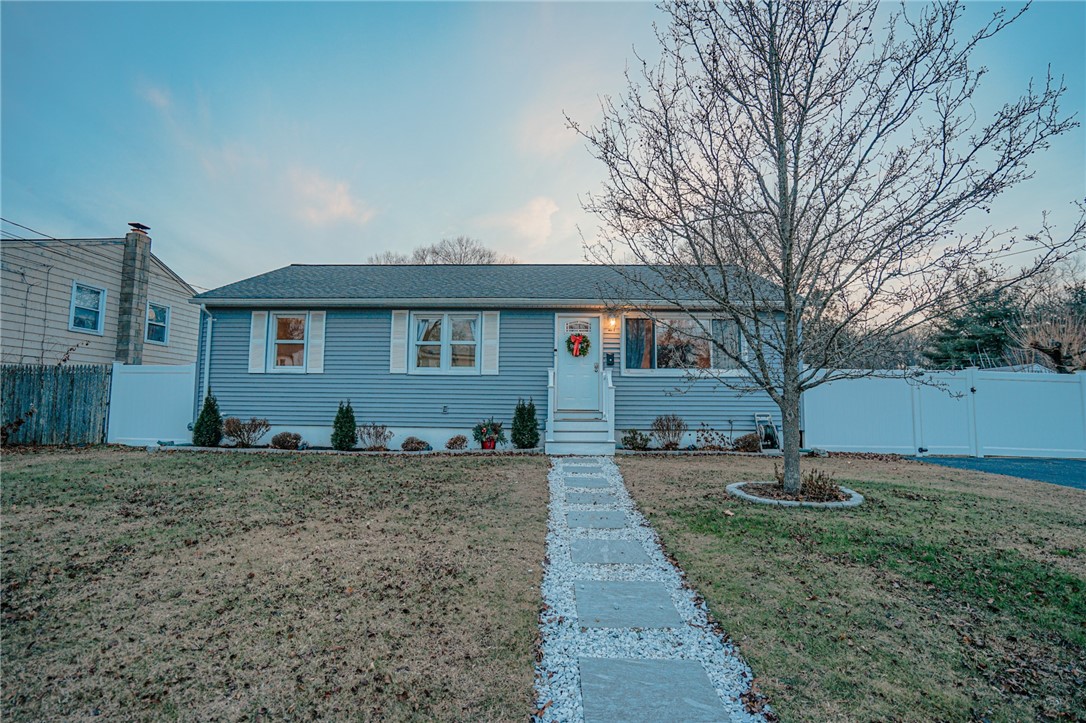 27 Winifred Avenue Warwick, RI 02889 - Photo 4 of 31