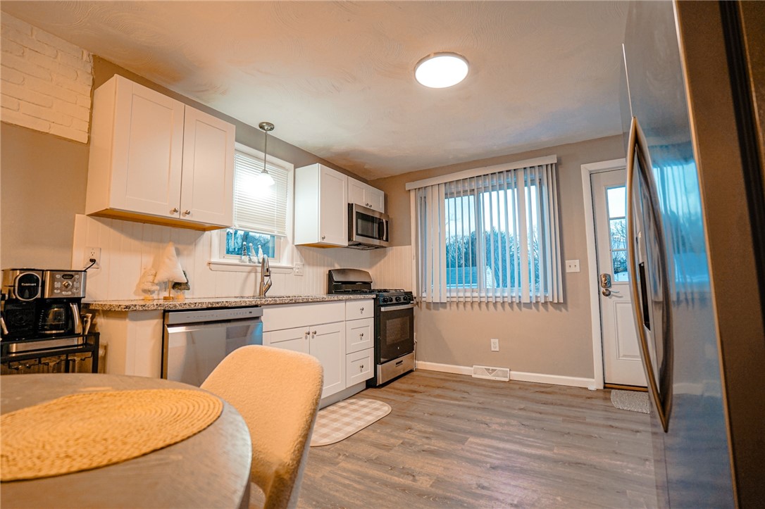 27 Winifred Avenue Warwick, RI 02889 - Photo 8 of 31