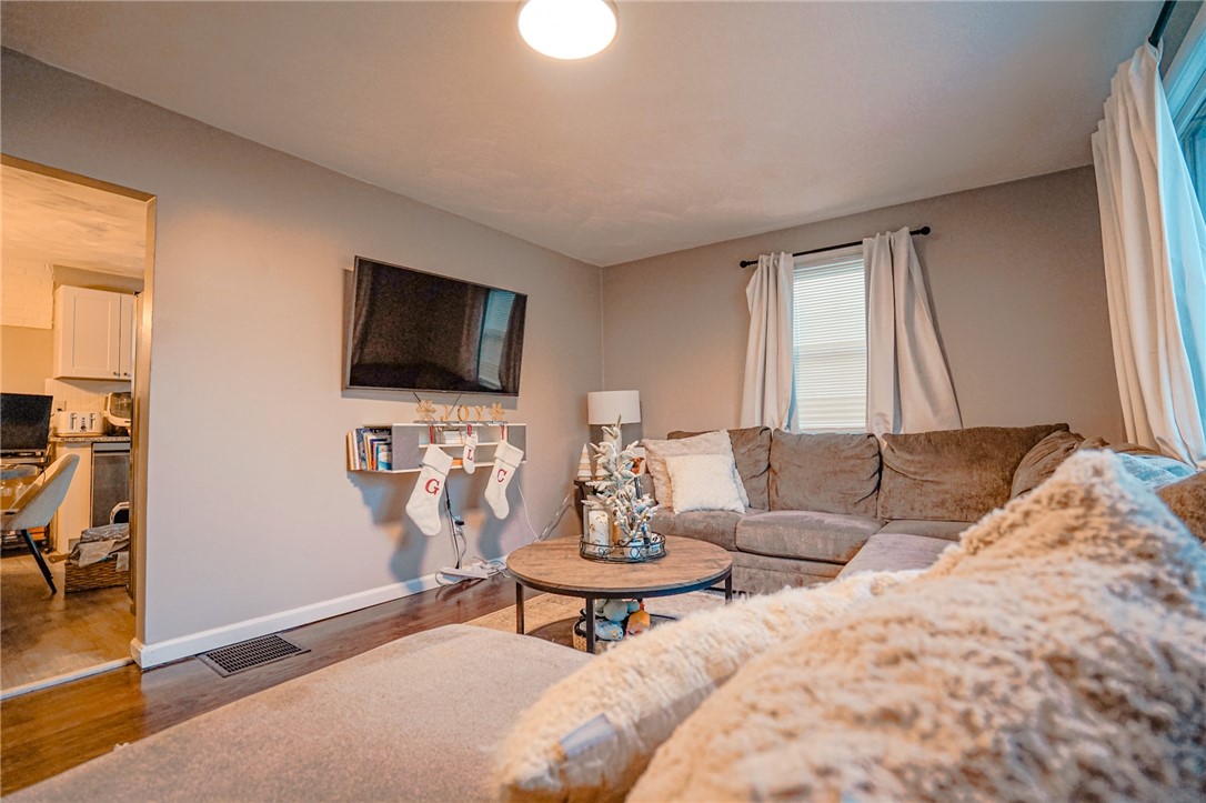 27 Winifred Avenue Warwick, RI 02889 - Photo 10 of 31