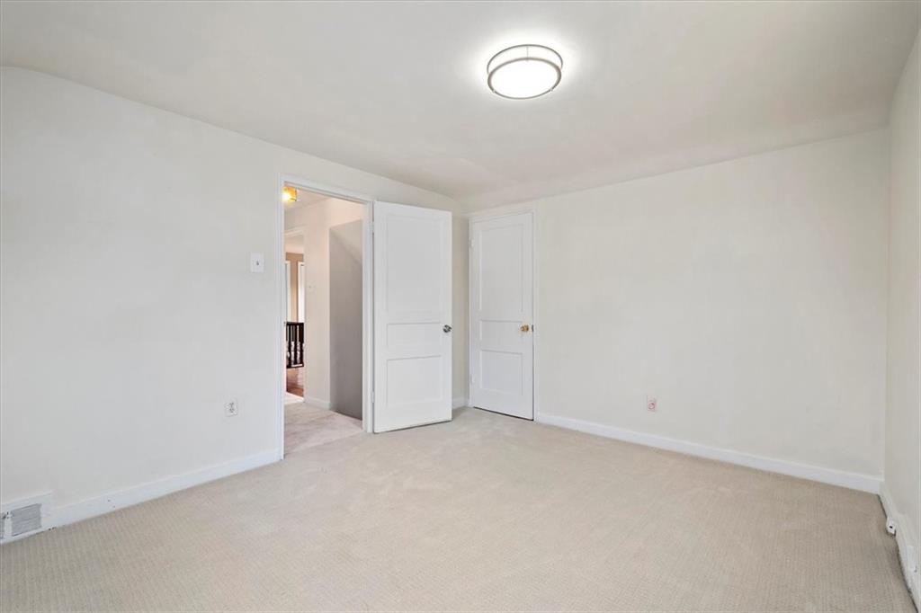 504 Nichols Road Pittsburgh, PA 15237 - Photo 14 of 25 an empty room with window