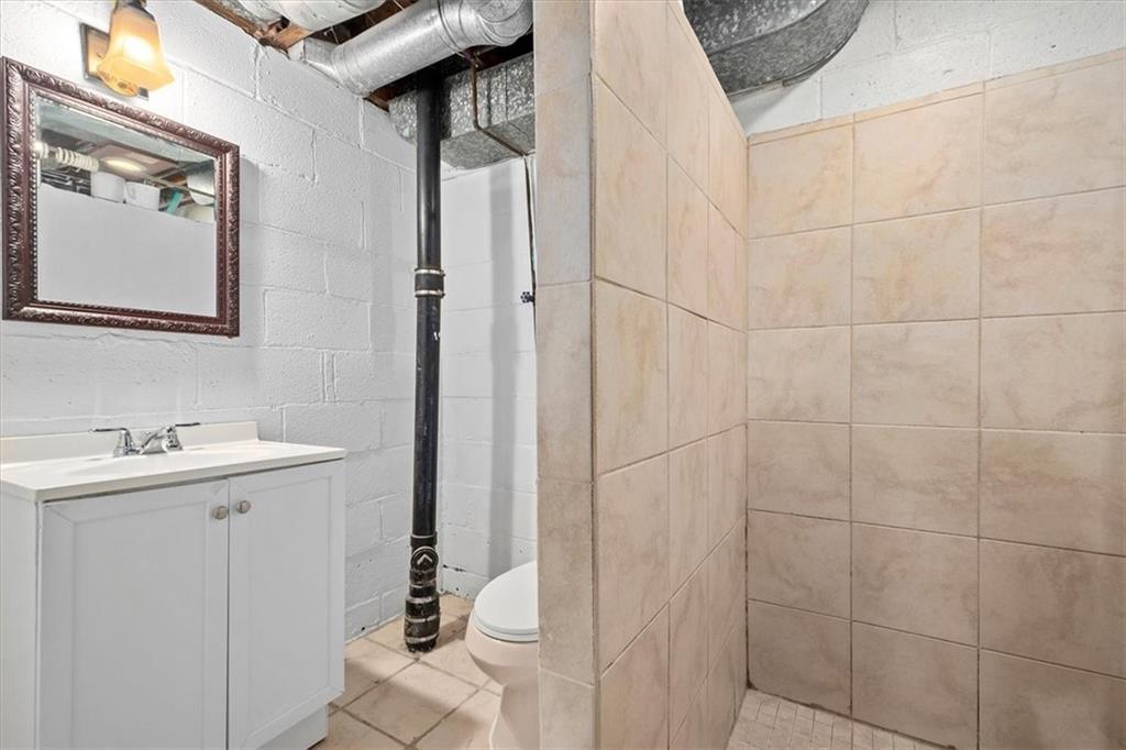 504 Nichols Road Pittsburgh, PA 15237 - Photo 21 of 25 a bathroom with a sink a toilet and mirror