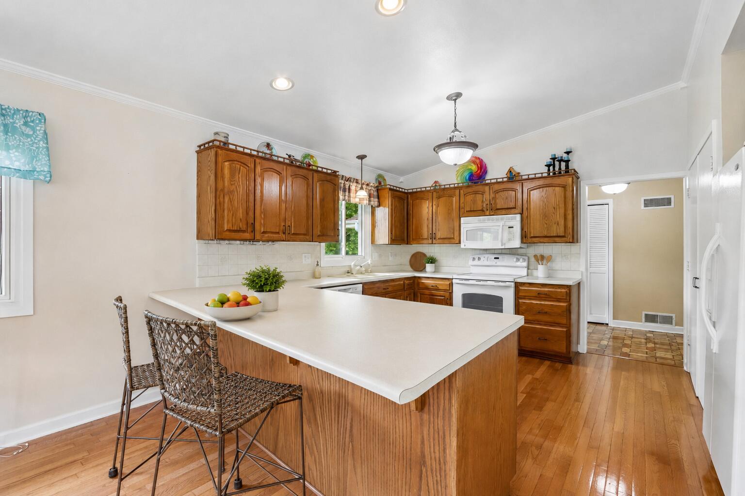 804 Lochtyn Ridge Wales, WI 53183 - Photo 10 of 58 Kitchen