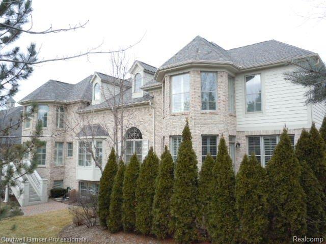 2839 Hastings Court, Unit 69 Rochester, MI 48306 - Photo 2 of 24 Rear View.JPG