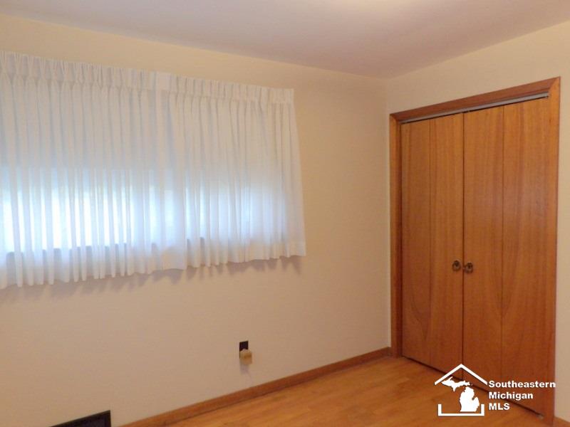 26215 Allen Road Woodhaven, MI 48183 - Photo 34 of 38