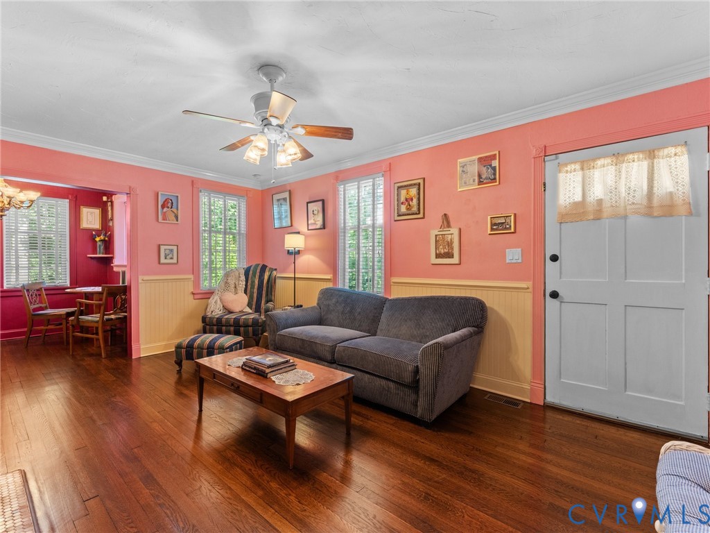 2720 Osborne Road Chester, VA 23831 - Photo 8 of 54 Living room