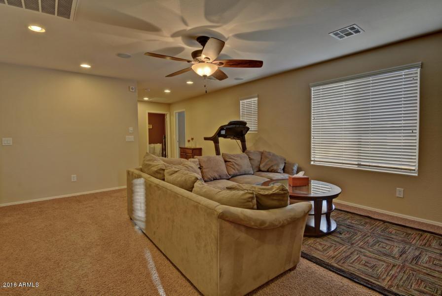 2065 South Martingale Road Gilbert, AZ 85295 - Photo 12 of 28 20160812155006901057000000-o