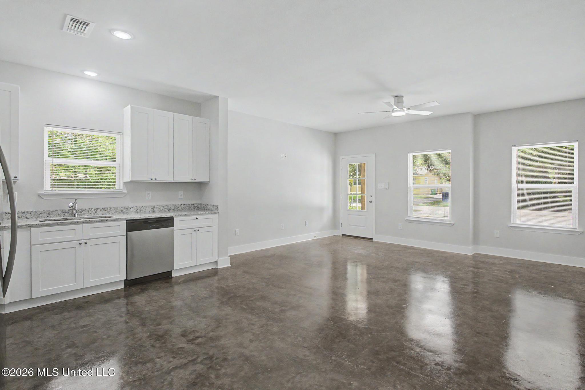 12297 Massachusetts Road, Unit B Ocean Springs, MS 39564 - Photo 2 of 18 IMG_0241
