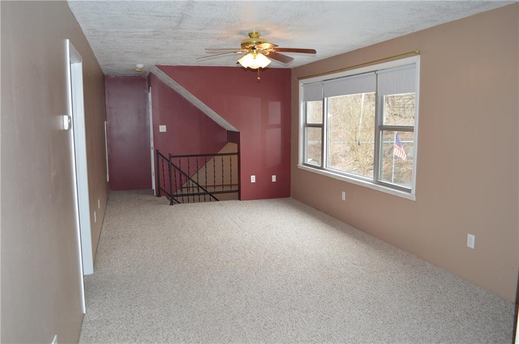 9080 Highland Road Pittsburgh, PA 15237 - Photo 11 of 25 Second floor den/sitting area