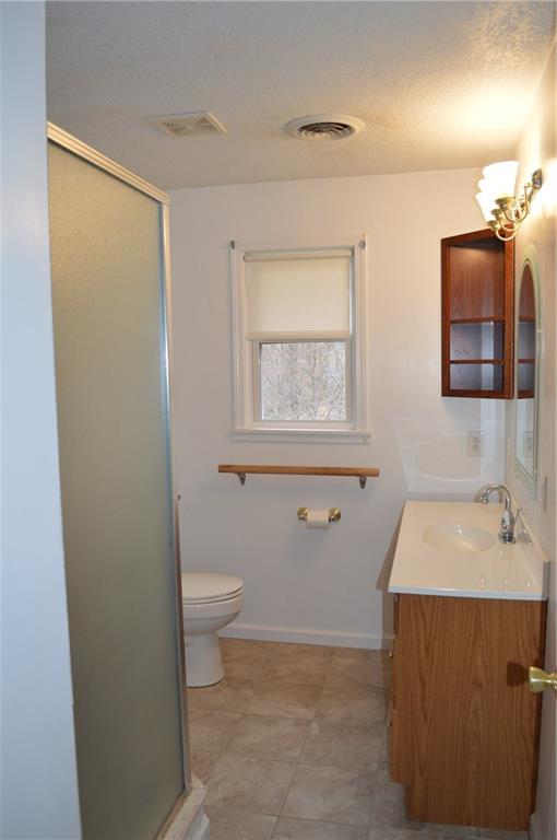 9080 Highland Road Pittsburgh, PA 15237 - Photo 17 of 25 2nd floor full bath