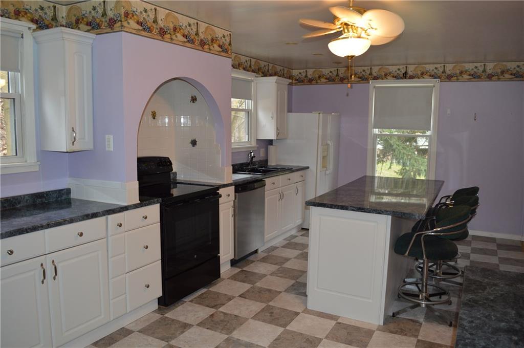 9080 Highland Road Pittsburgh, PA 15237 - Photo 3 of 25 Kitchen