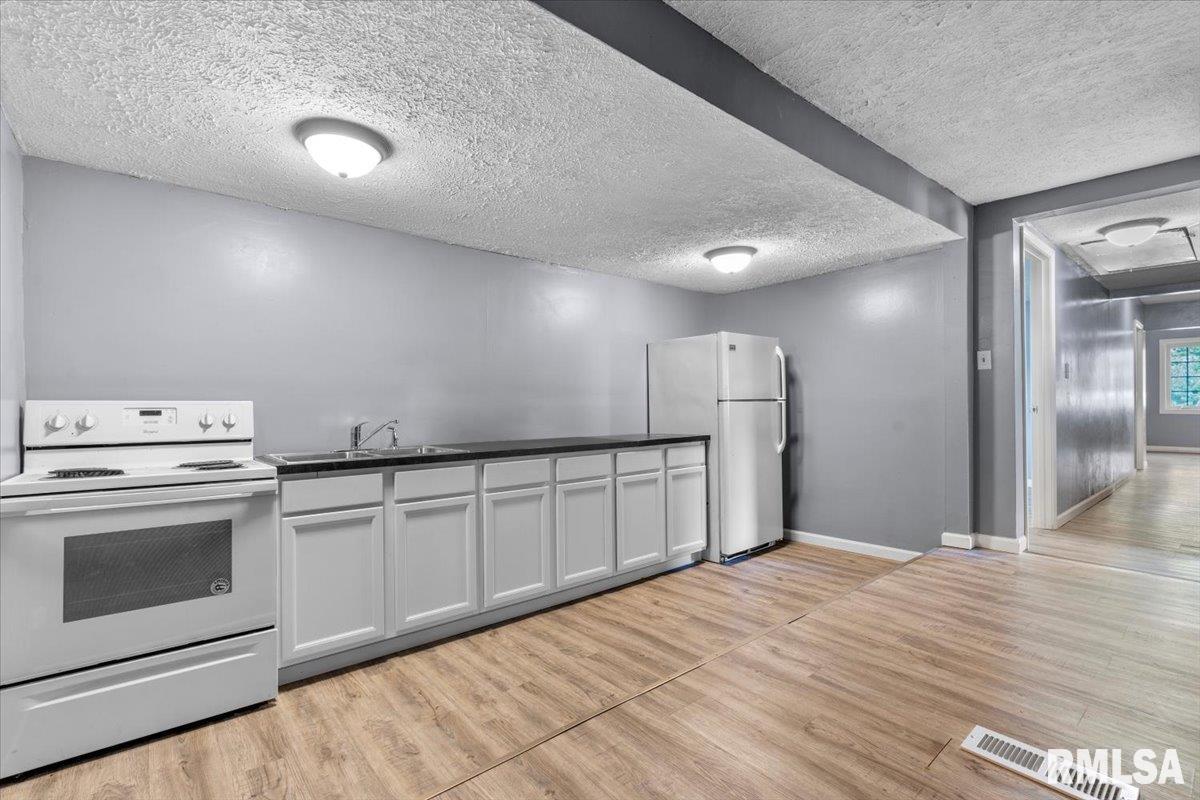 2327 South 15th Street Springfield, IL 62703 - Photo 8 of 21