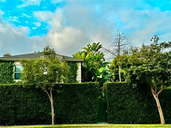 $3,200 | 5962 San Vicente Boulevard, Unit 4, Los Angeles, CA 90019