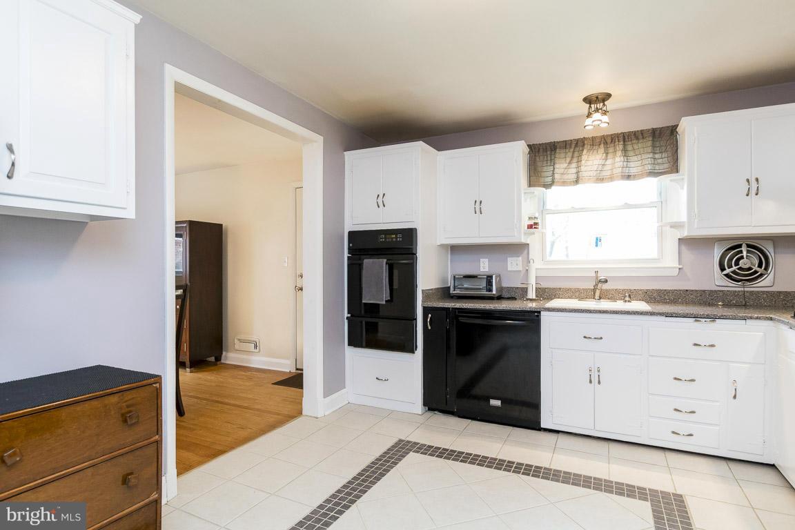 14 Croftley Road Lutherville-Timonium, MD 21093 - Photo 11 of 30 Kitchen