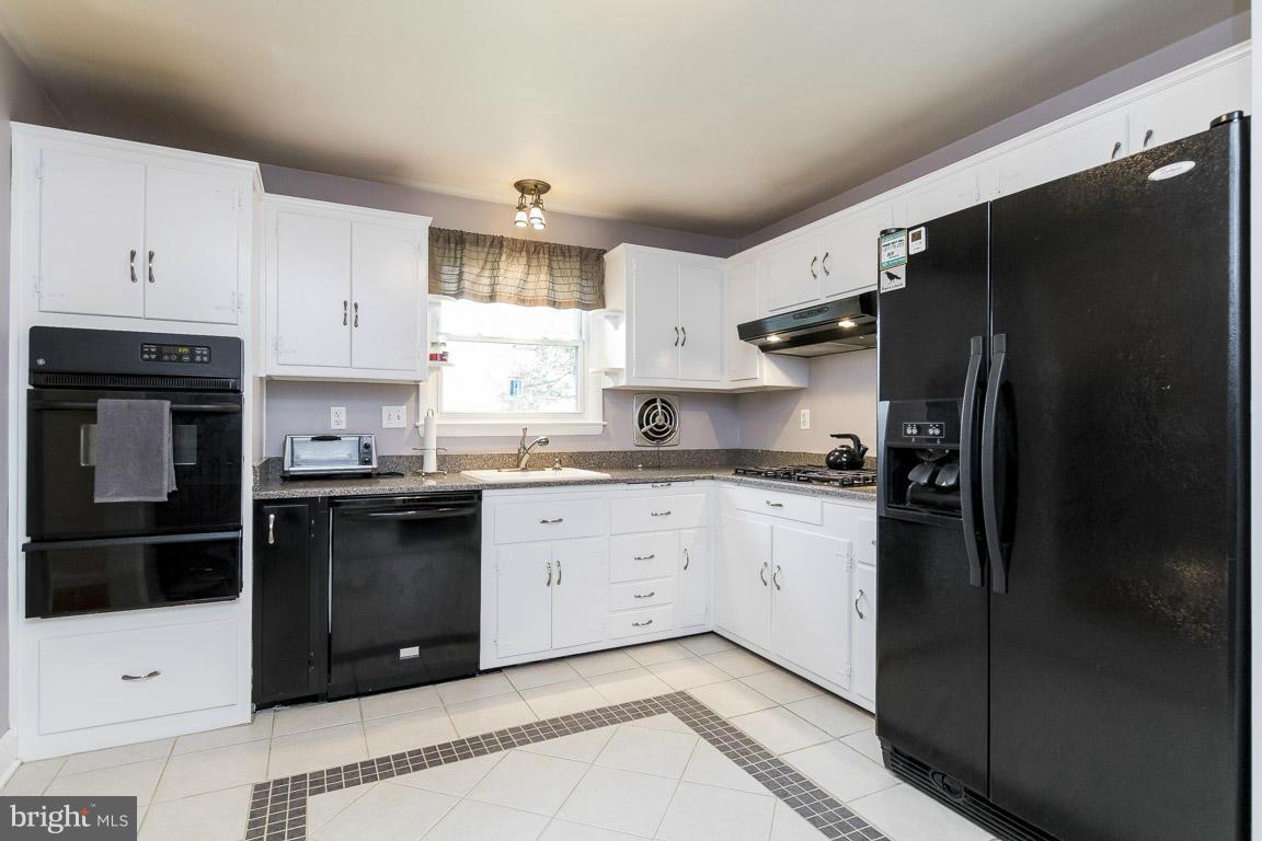 14 Croftley Road Lutherville-Timonium, MD 21093 - Photo 10 of 30 Kitchen
