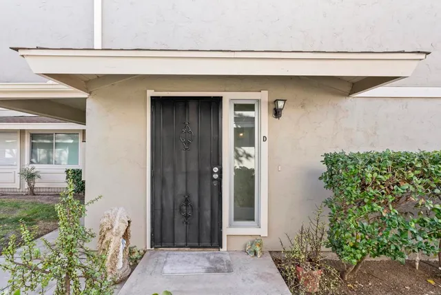 $429,000 | 913 Amistad Court, Unit D, El Cajon, CA 92019
