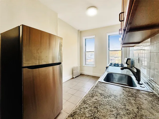 $2,250 | 69-13 Central Avenue, Unit 2L | Glendale