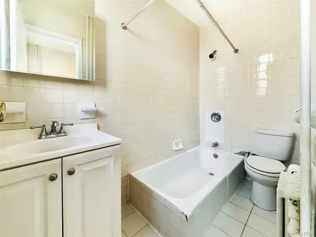 $2,250 | 69-13 Central Avenue, Unit 2L | Glendale