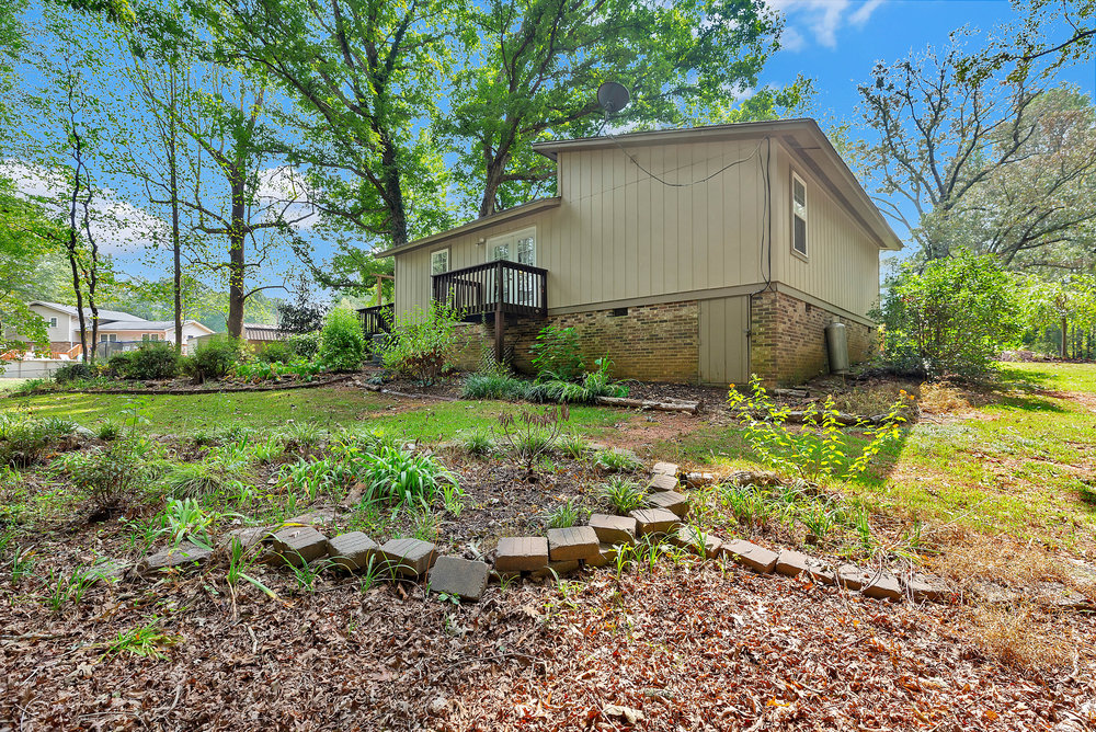 217 Scenic Heights Road West Union, SC 29696 - Photo 9 of 26 Thoughtful landscapting