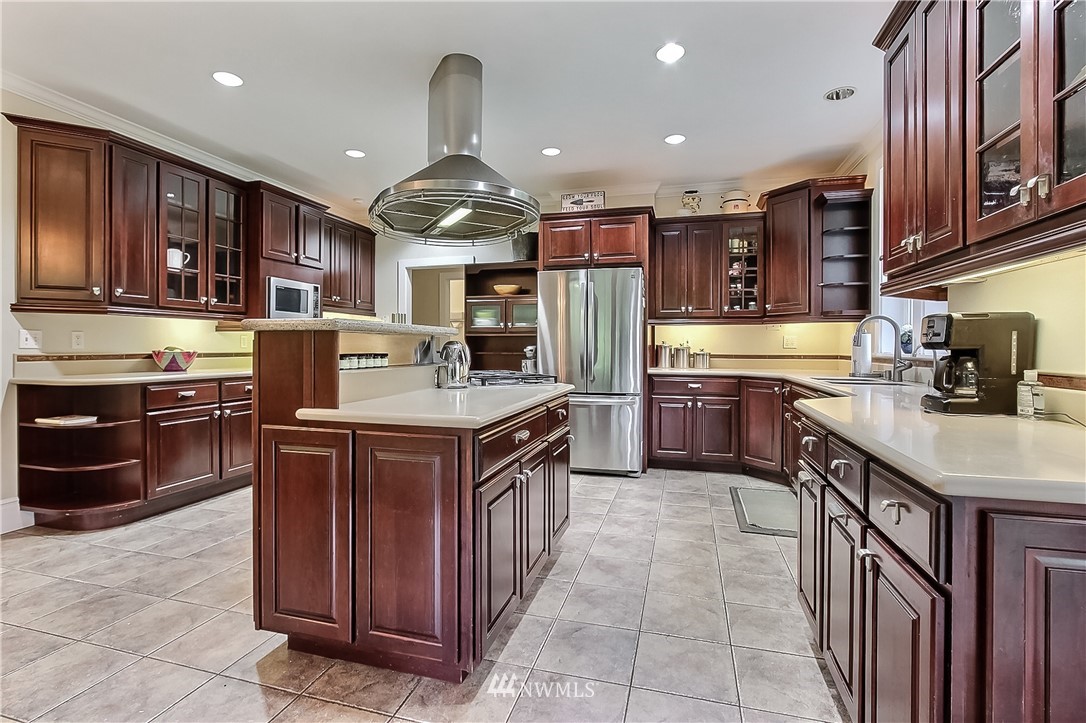 622 Southeast Spruce Road Port Orchard, WA 98367 - Photo 5 of 32 Gallery Image 5