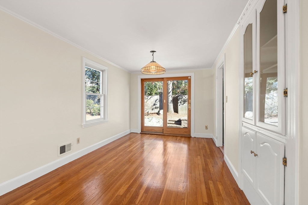 37 Woodbriar Road Wakefield, MA 01880 - Photo 9 of 30 Gallery Image 9