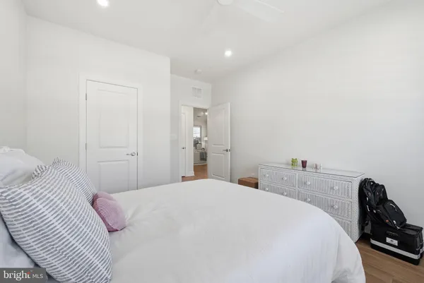 $1,050,000 | 43059 Greeley Square, Ashburn, VA 20148