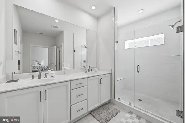 $1,050,000 | 43059 Greeley Square, Ashburn, VA 20148