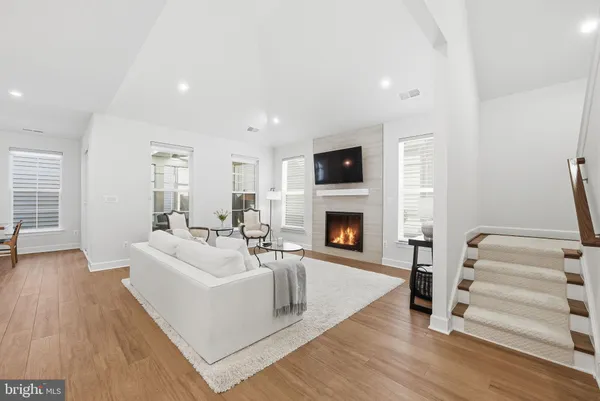 $1,050,000 | 43059 Greeley Square, Ashburn, VA 20148