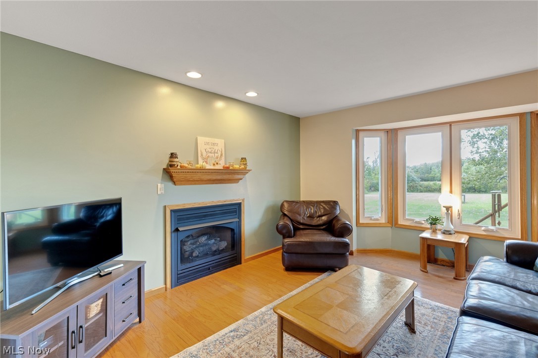 13924 Radcliffe Road Chardon, OH 44024 - Photo 4 of 25