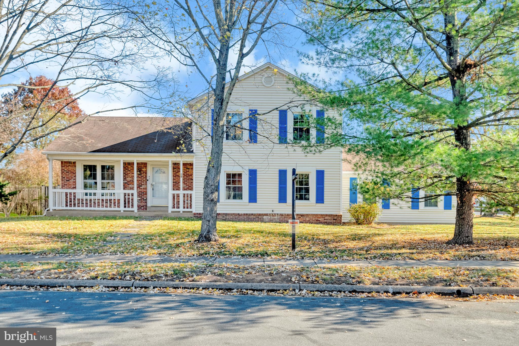 4311 Cub Run rd, Coner Lot, side load Garage