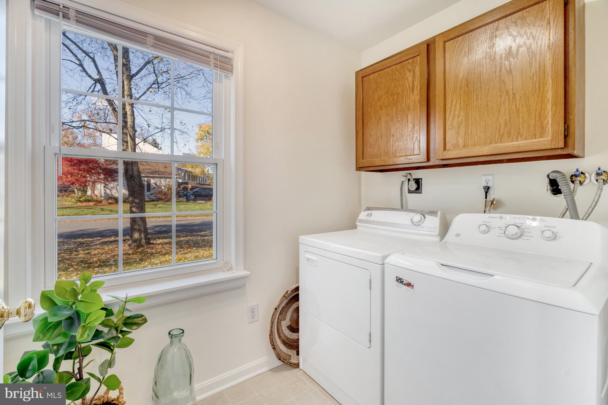 4311 Cub Run Road Chantilly, VA 20151 - Photo 28 of 56 Main level laundry room