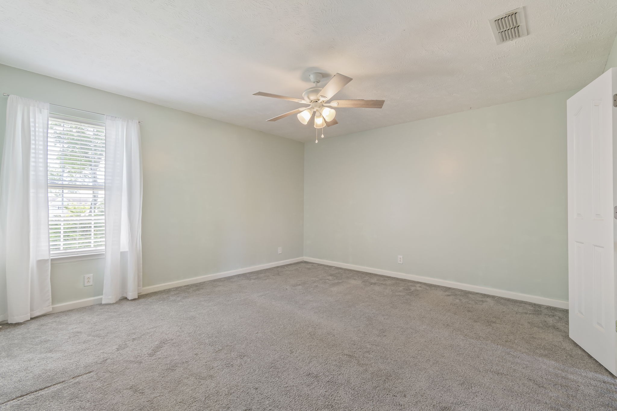3317 Cornerstone Drive Murfreesboro, TN 37128 - Photo 25 of 33 an empty room with a window and a ceiling fan