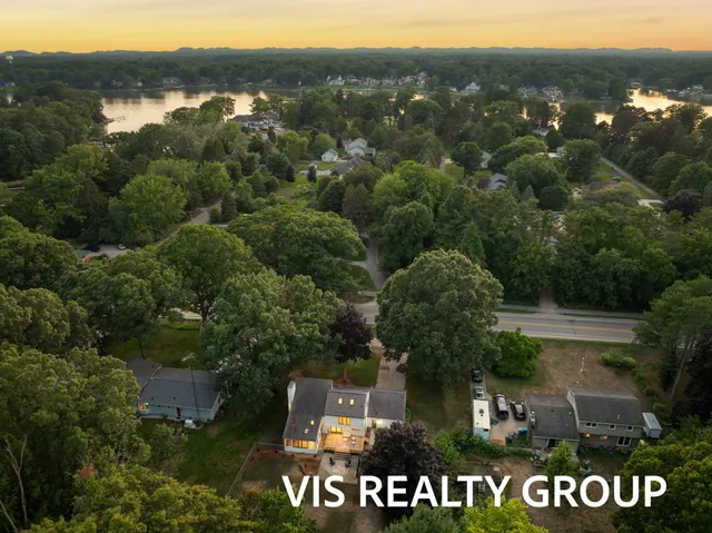 $440,000 | 18630 North Fruitport Road, Spring Lake, MI 49456