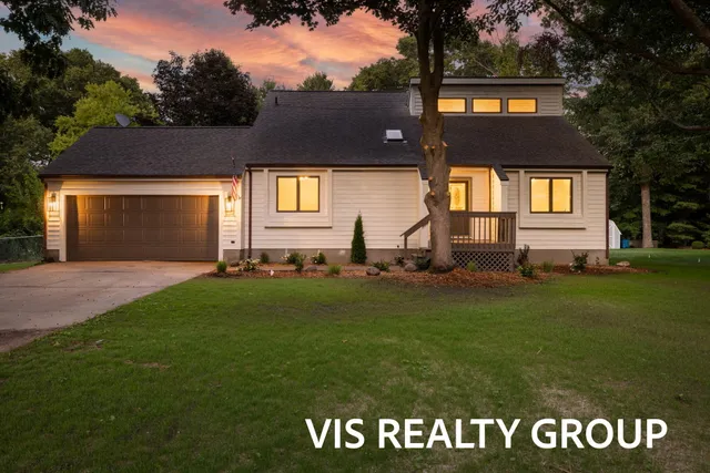 $440,000 | 18630 North Fruitport Road, Spring Lake, MI 49456