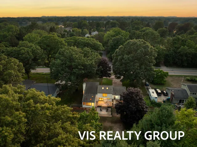 $440,000 | 18630 North Fruitport Road, Spring Lake, MI 49456