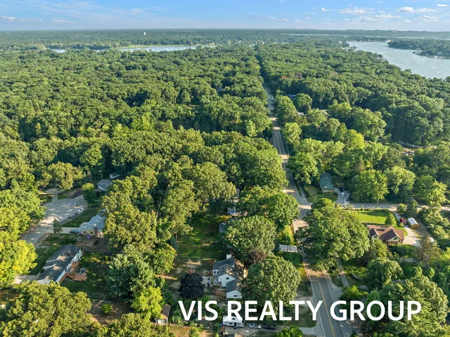 $440,000 | 18630 North Fruitport Road, Spring Lake, MI 49456