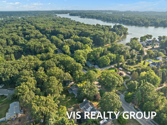 $440,000 | 18630 North Fruitport Road, Spring Lake, MI 49456