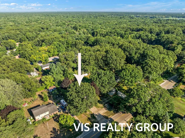 $440,000 | 18630 North Fruitport Road, Spring Lake, MI 49456