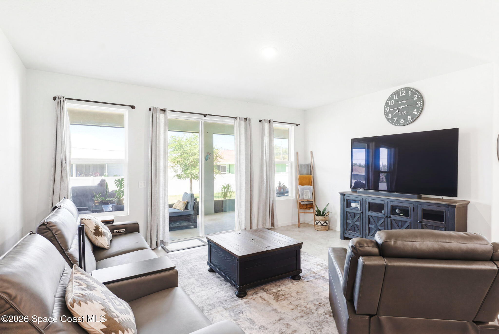 712 Duncan Road Southeast Palm Bay, FL 32909 - Photo 12 of 33 Living Room